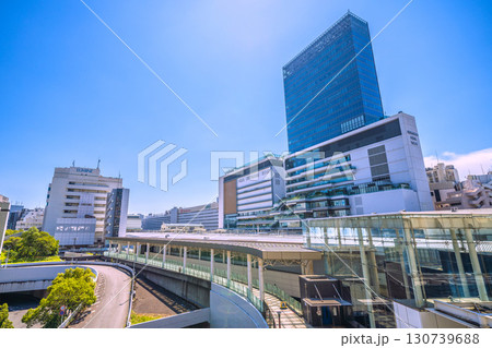 日本の横浜都市景観 横浜駅きた東口やJR横浜タワーなどを望む。画面左奥は、東口（中央）＝23日 130739688