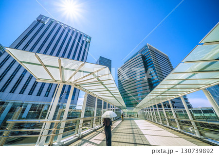 日本の横浜都市景観 みなとみらい線 新高島駅のビジネス街などを望む=23日 日本の横浜都市景観 みなとみらい線 新高島駅のビジネス街などを望む=23日 130739892