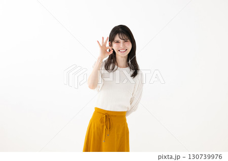 笑顔のミドル女性 130739976