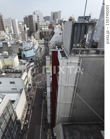 東京の路地裏、高層ビルから見下ろす複雑な街路 東京の路地裏、高層ビルから見下ろす複雑な街路 130740085
