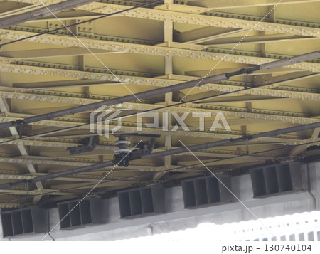 環状七号線春日橋の、東海道本線高架と交差する鉄骨構造 130740104