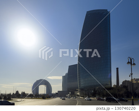 アゼルバイジャン・バクーの幹線道路と高層ビル群 / Baku, Azerbaijan 130740220