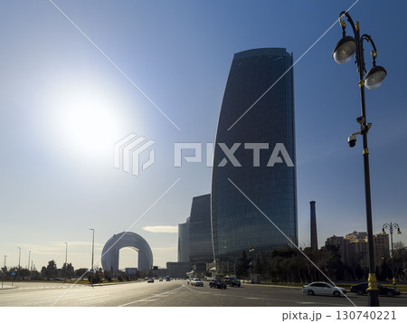 アゼルバイジャン・バクーの幹線道路と高層ビル群 / Baku, Azerbaijan 130740221