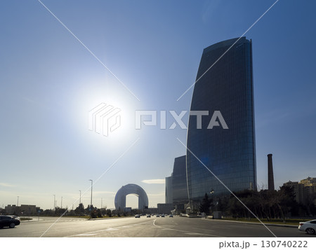 アゼルバイジャン・バクーの幹線道路と高層ビル群 / Baku, Azerbaijan 130740222