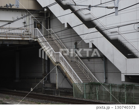 日常に潜む幾何学、複雑な構造を持つ駅の階段 日常に潜む幾何学、複雑な構造を持つ駅の階段 130740373
