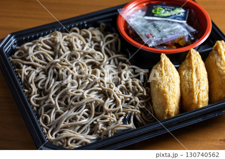 ざるそばといなり寿司 130740562