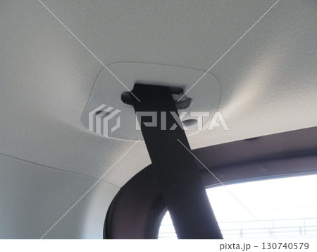 天井設置型の後ろ中央席用のシートベルト 天井設置型の後ろ中央席用のシートベルト 130740579