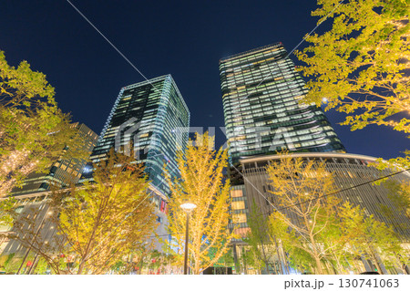 大阪梅田のビル群とクリスマスイルミネーション (大阪市北区梅田) 大阪梅田のビル群とクリスマスイルミネーション (大阪市北区梅田) 130741063