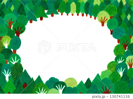 手描きイラスト　緑の木々に囲まれたフレーム 130741138