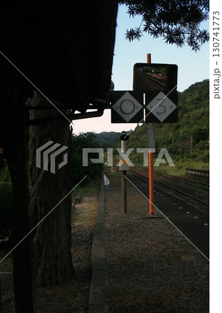 美祢線厚保駅のホーム 130741773