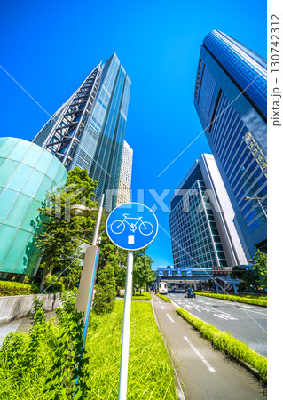 日本の東京都市景観 汐留のビジネス街や自転車専用…などを望む＝15日 130742312