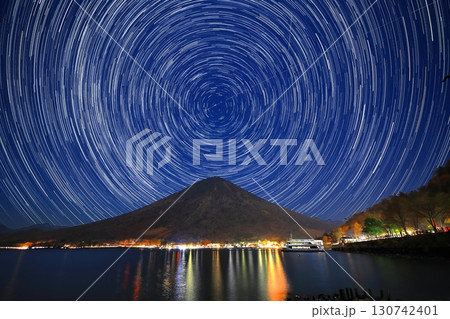 北の星の軌跡／奥日光　中禅寺湖　男体山 130742401