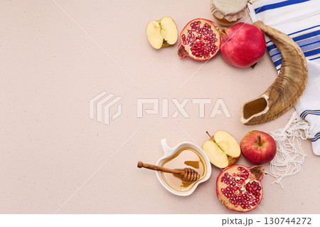 Rosh Hashanah Symbols. Jewish New Year celebration. 130744272