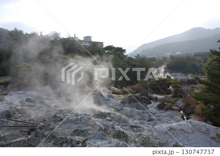 The hot spring source kettle / 長崎・雲仙の温泉地,源泉の釜の風景 The hot spring source kettle / 長崎・雲仙の温泉地,源泉の釜の風景 130747737