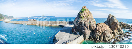 「岩手県」夫婦岩 小袖海岸の風景 「岩手県」夫婦岩 小袖海岸の風景 130748259