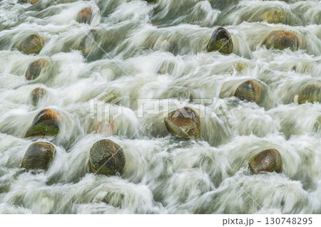 雨後の濁流と化した天野川 大阪府枚方市 雨後の濁流と化した天野川 大阪府枚方市 130748295