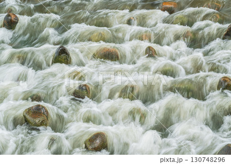 雨後の濁流と化した天野川 大阪府枚方市 雨後の濁流と化した天野川 大阪府枚方市 130748296