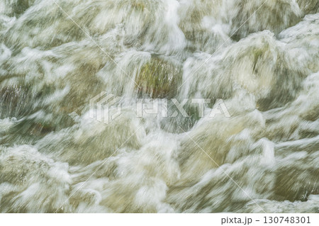 雨後の濁流と化した天野川 大阪府枚方市 雨後の濁流と化した天野川 大阪府枚方市 130748301