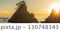 「岩手県」朝日を浴びて黄金色に輝く小袖海岸つりがね洞　久慈市 130748343