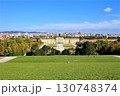 ウィーン・シェーンブルン宮殿と庭園から望む都市の遠景 130748374