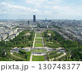 パリ・シャン・ド・マルス公園とモンパルナスタワーの遠景構図 130748377