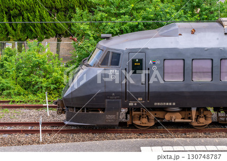 宮崎神宮駅に停車中の787系 130748787