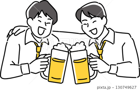 ビールで乾杯する男性社員 130749627