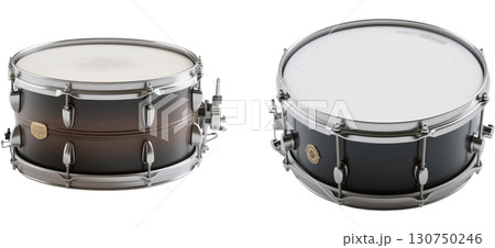 リアルなスネアドラム 130750246