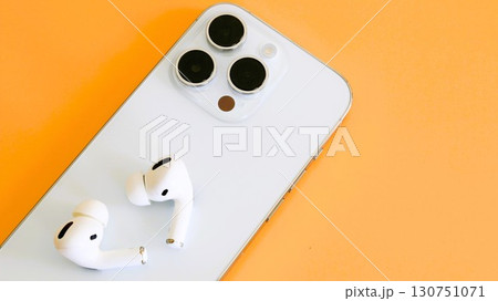 デジタルデバイス　モバイルデバイス　コピースペース　16:9 130751071