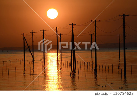 電柱と海 130754628