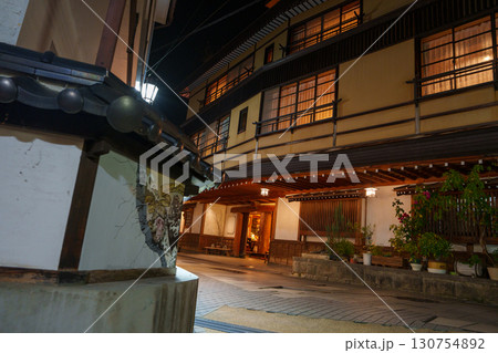 渋温泉の街並み 130754892