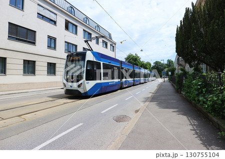 オーストリア　バーデン線の電車 130755104