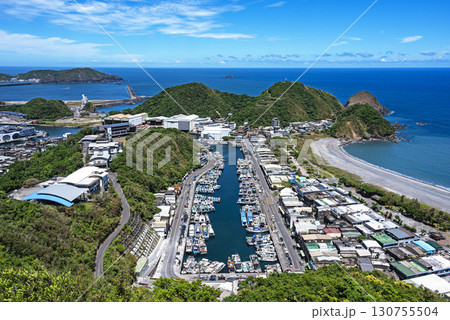 Nanfang'ao Fishing Harbor under the blue sky       130755504