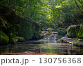 渓谷に沿って続く石畳 130756368