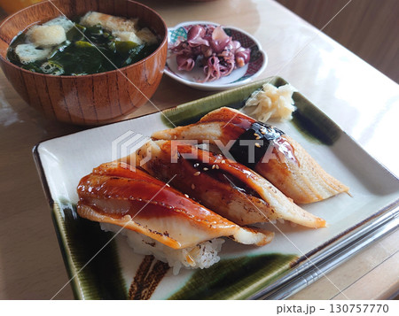 Grilled sea eel sushi / 江戸前にぎり寿司のプレートセット(焼きあなご握り) Grilled sea eel sushi / 江戸前にぎり寿司のプレートセット(焼きあなご握り) 130757770