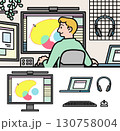 自宅の書斎でデスクにPCと2台のモニターを置いて仕事をするグラフィックデザイナーのイラスト。クリエイ 130758004