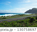 ハワイ・オアフ島、海岸線沿いのドライブ 130758697