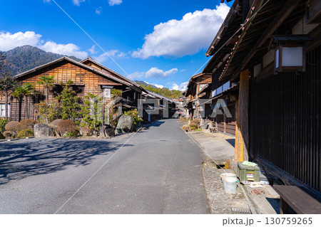 【宿場町素材】冬の晴れの日の妻籠宿の町並み【長野県】 【宿場町素材】冬の晴れの日の妻籠宿の町並み【長野県】 130759265