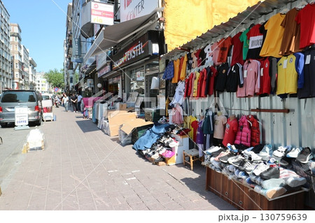 イスタンブール　旧市街の露店 130759639