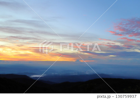 鰐塚山から望む夕景 夕焼け空 山地 鰐塚山から望む夕景 夕焼け空 山地 130759937