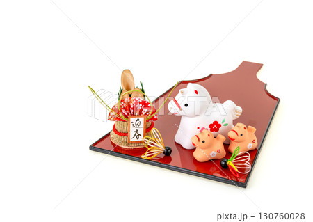 午年 年賀素材 かわいい親子の午と羽子板飾り 午年 年賀素材 かわいい親子の午と羽子板飾り 130760028
