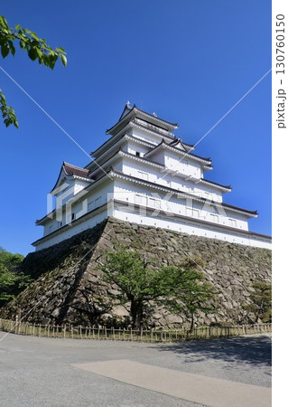 初夏の鶴ヶ城（福島県・会津若松市） 130760150