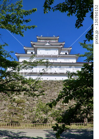 初夏の鶴ヶ城（福島県・会津若松市） 130760152