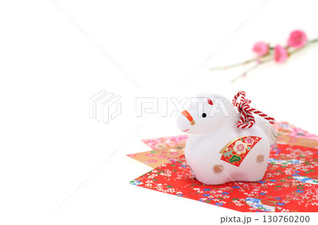 午年　年賀素材　白午と千代紙と梅の花 130760200