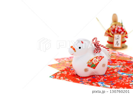 午年　年賀素材　白午と千代紙と門松 130760201