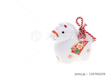 午年　年賀素材　白午の干支飾り 130760209