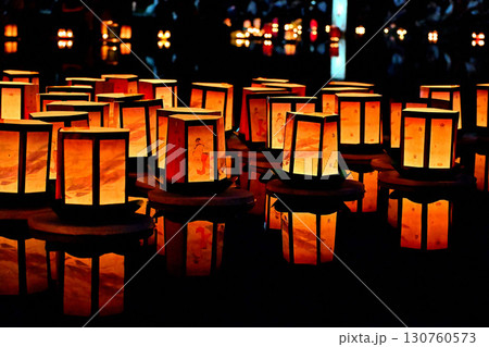 俱利伽羅不動寺西之坊鳳凰殿の灯籠流し 万灯会 俱利伽羅不動寺西之坊鳳凰殿の灯籠流し 万灯会 130760573