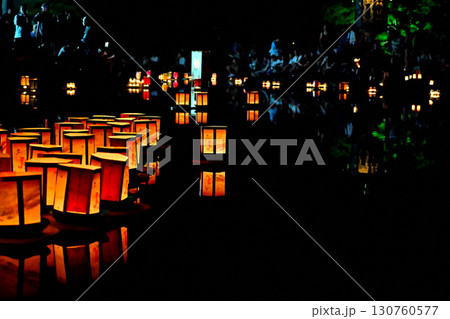 俱利伽羅不動寺西之坊鳳凰殿の灯籠流し 万灯会 俱利伽羅不動寺西之坊鳳凰殿の灯籠流し 万灯会 130760577