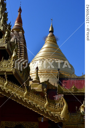 ミャンマー、バガン、シュエズィーゴン・パゴダ、黄金の仏塔 ミャンマー、バガン、シュエズィーゴン・パゴダ、黄金の仏塔 130760642