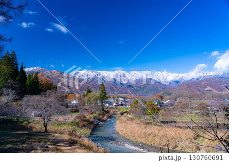 【秋素材】秋の白馬村・大出公園から見る三段紅葉の風景【長野県】 【秋素材】秋の白馬村・大出公園から見る三段紅葉の風景【長野県】 130760691